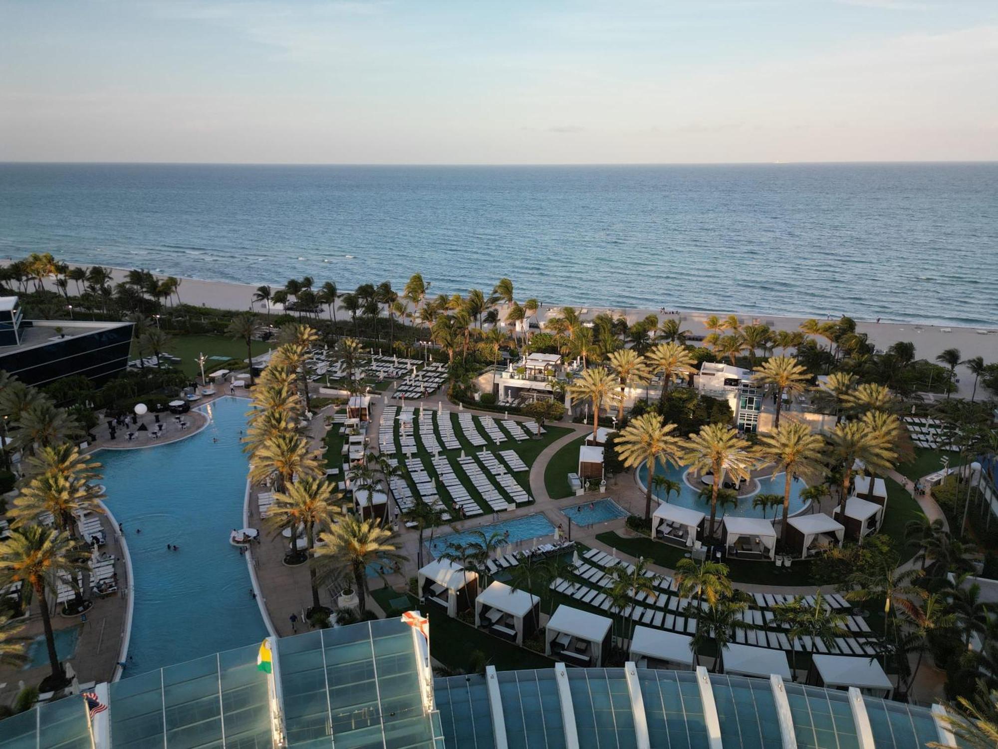 Fontainebleau Resort Balcony W Ocean And City View Miami Beach Exteriör bild